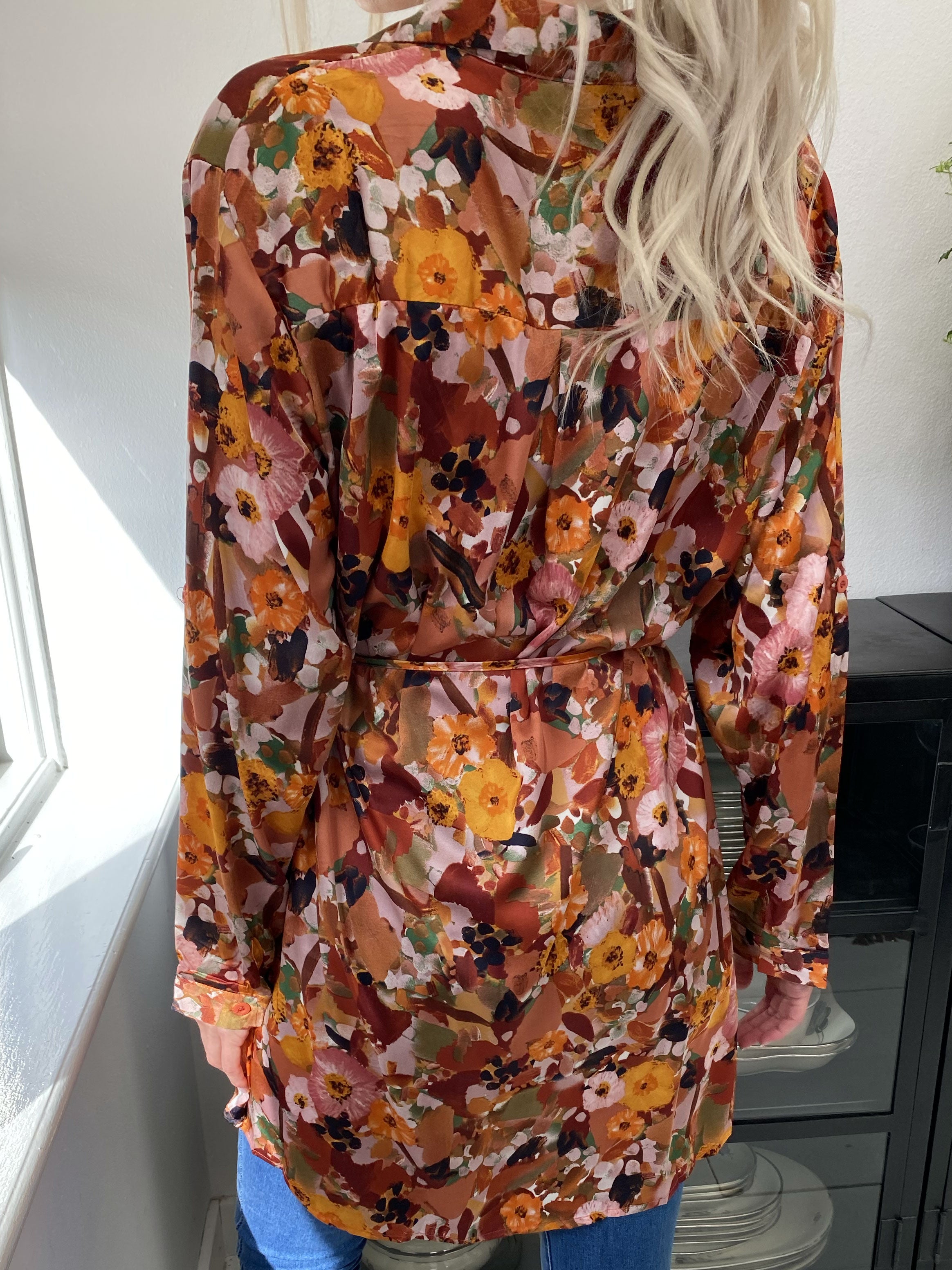 Marietia - Skjortekjole i silkelook med blomsterprint